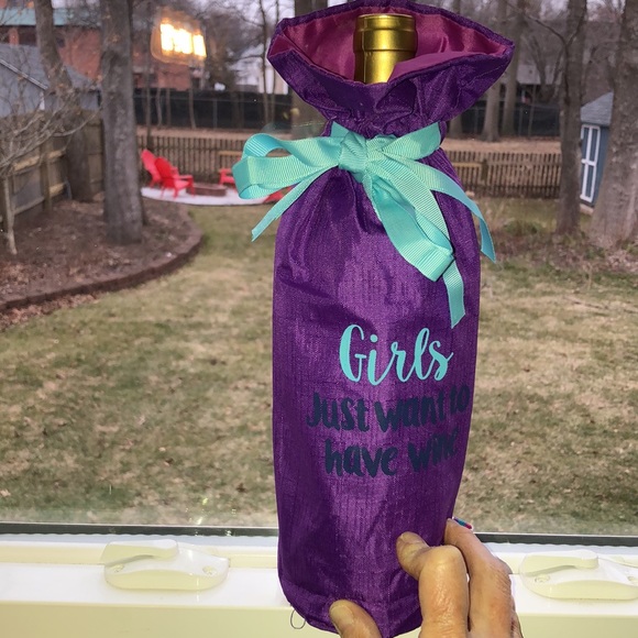 “Girls just want to have wine” fabric wine bottle gift bag - NWT - Picture 4 of 9